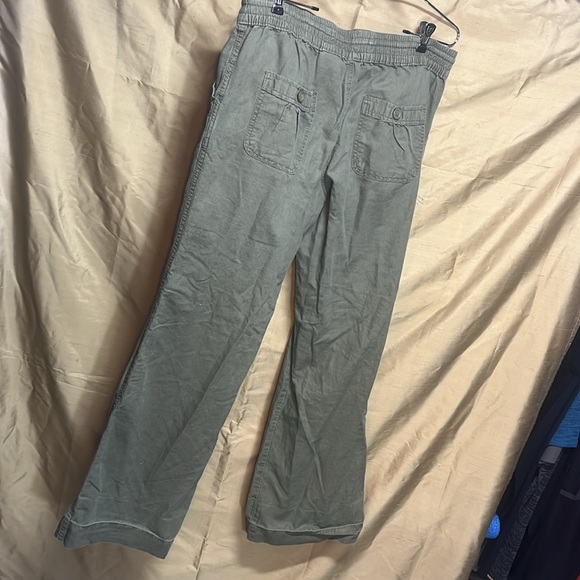 Comfy lightweight army green linen pants with 4 pockets, and elastic waist😊 - Picture 4 of 6